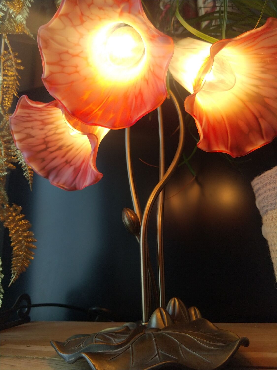 Lampe tulipe  pâte de verre style tyfany pied nénuphars style art nouveau