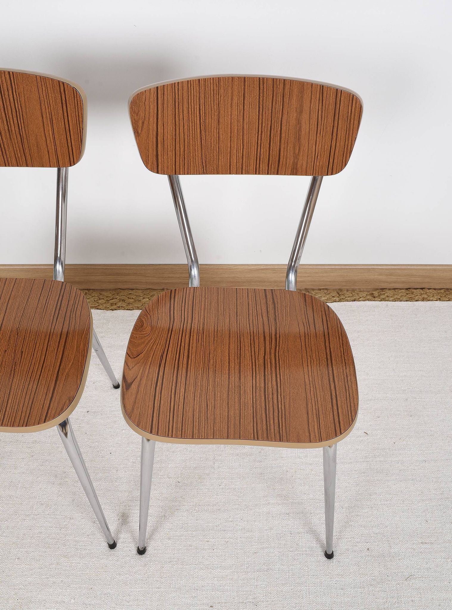 Formica extending table with 4 chairs, set, vintage from the 70s.
