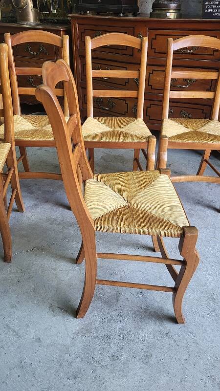 SET OF 6 DINING ROOM OR KITCHEN CHAIRS IN RESTAURANT STYLE IN WALNUT