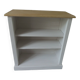 Bibliothèque réenchantée en gris perle, plateau ciré chêne clair.