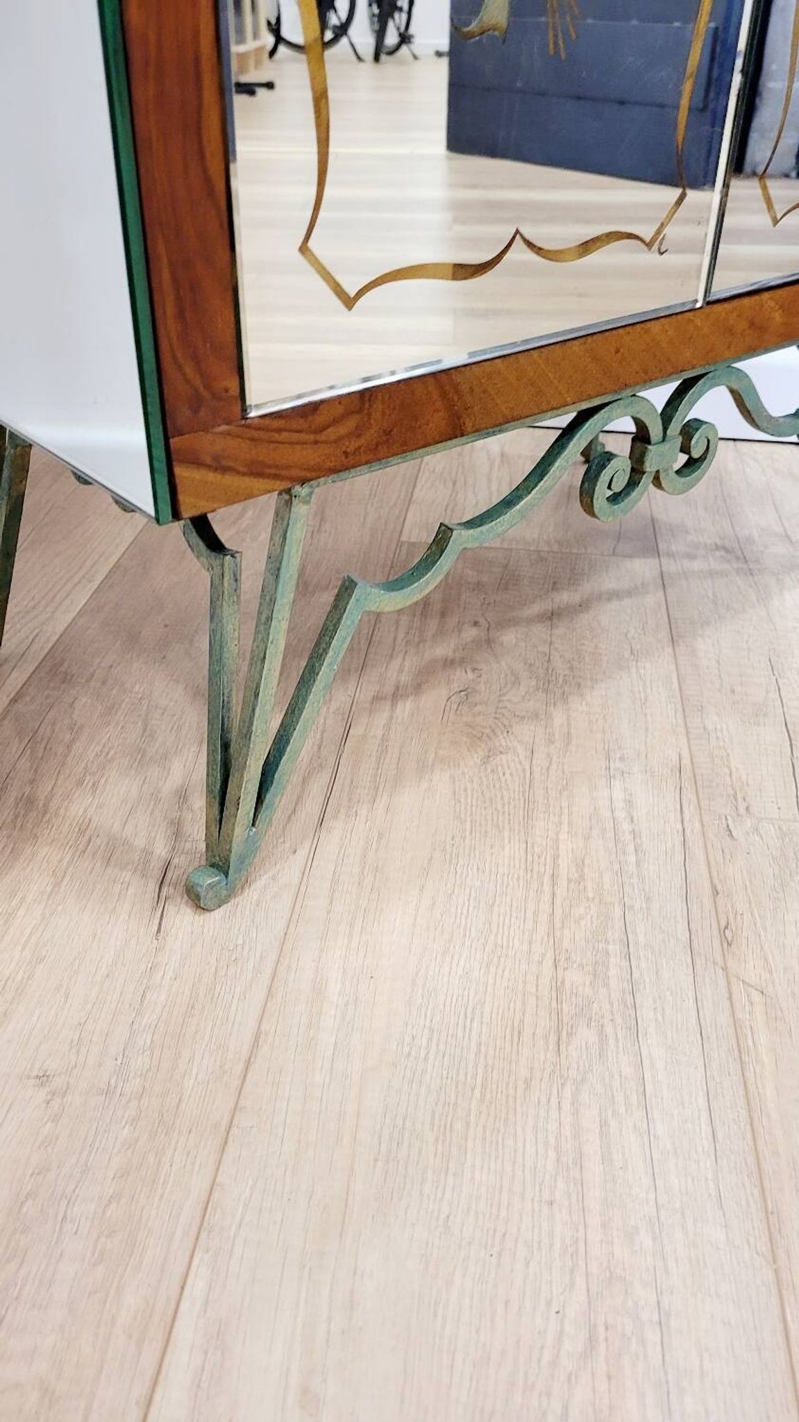 Italian furniture in Art Deco style