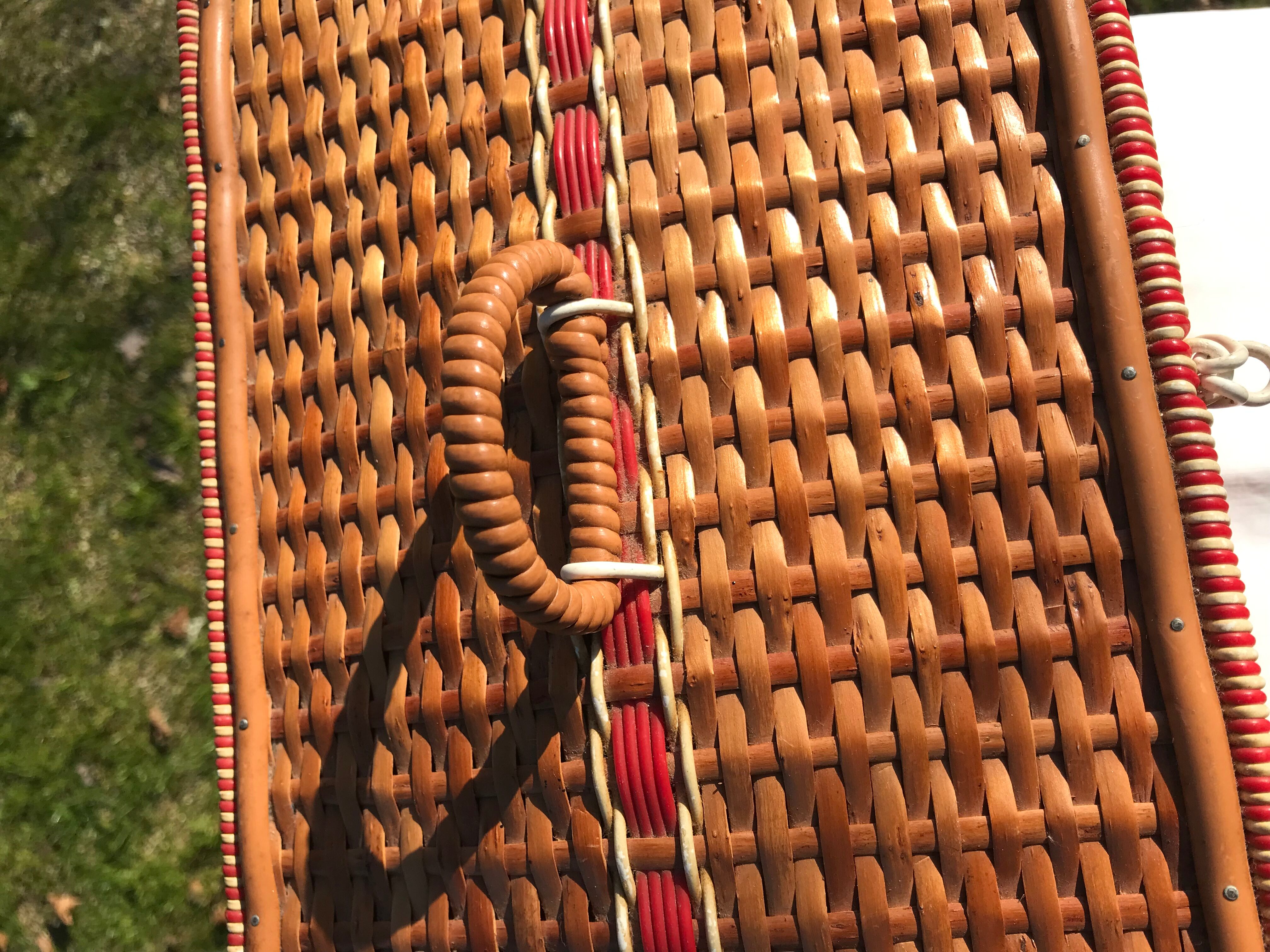 Vintage wicker and "scoubidou" box