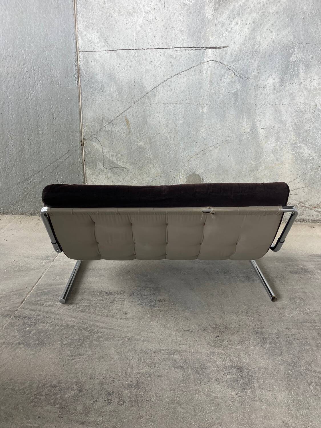 Vintage 2-seater sofa from the 1970s