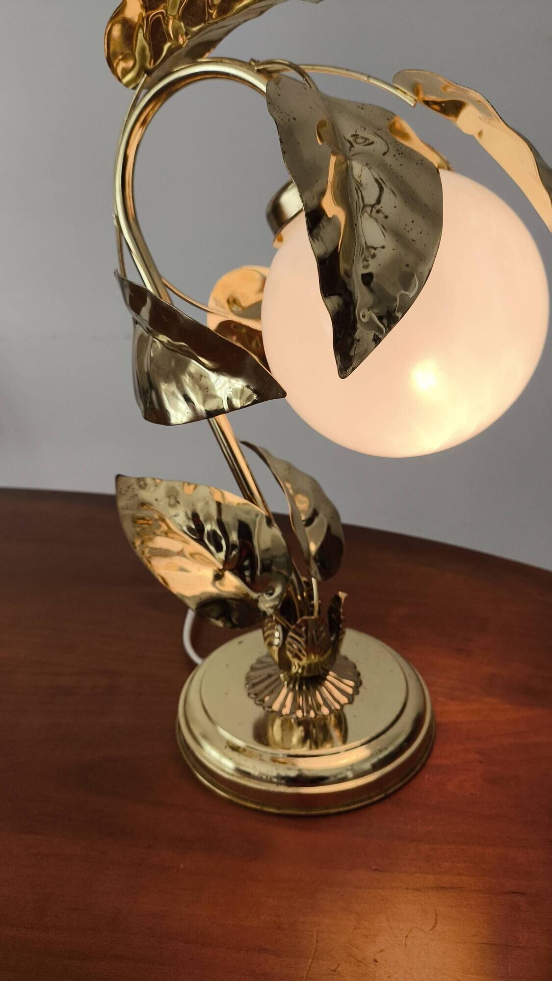 lampe vintage feuilles dorées