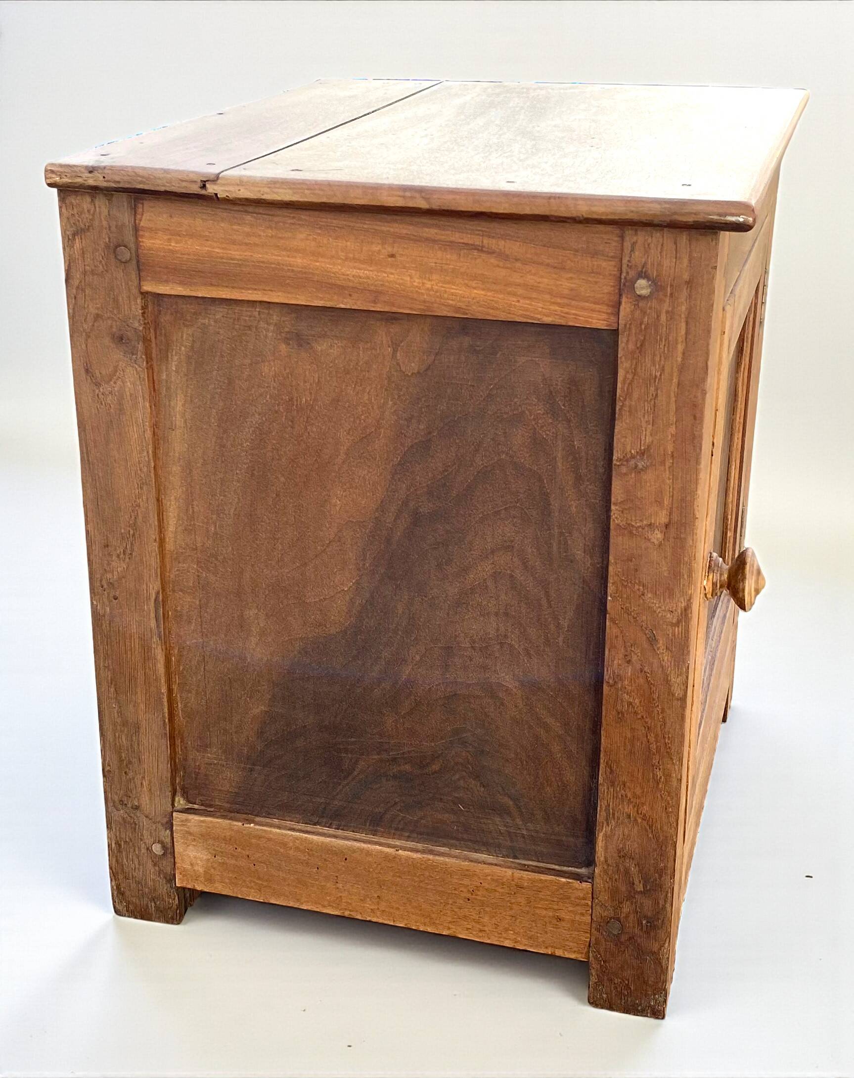 Vintage: small antique walnut jam pot with wheels