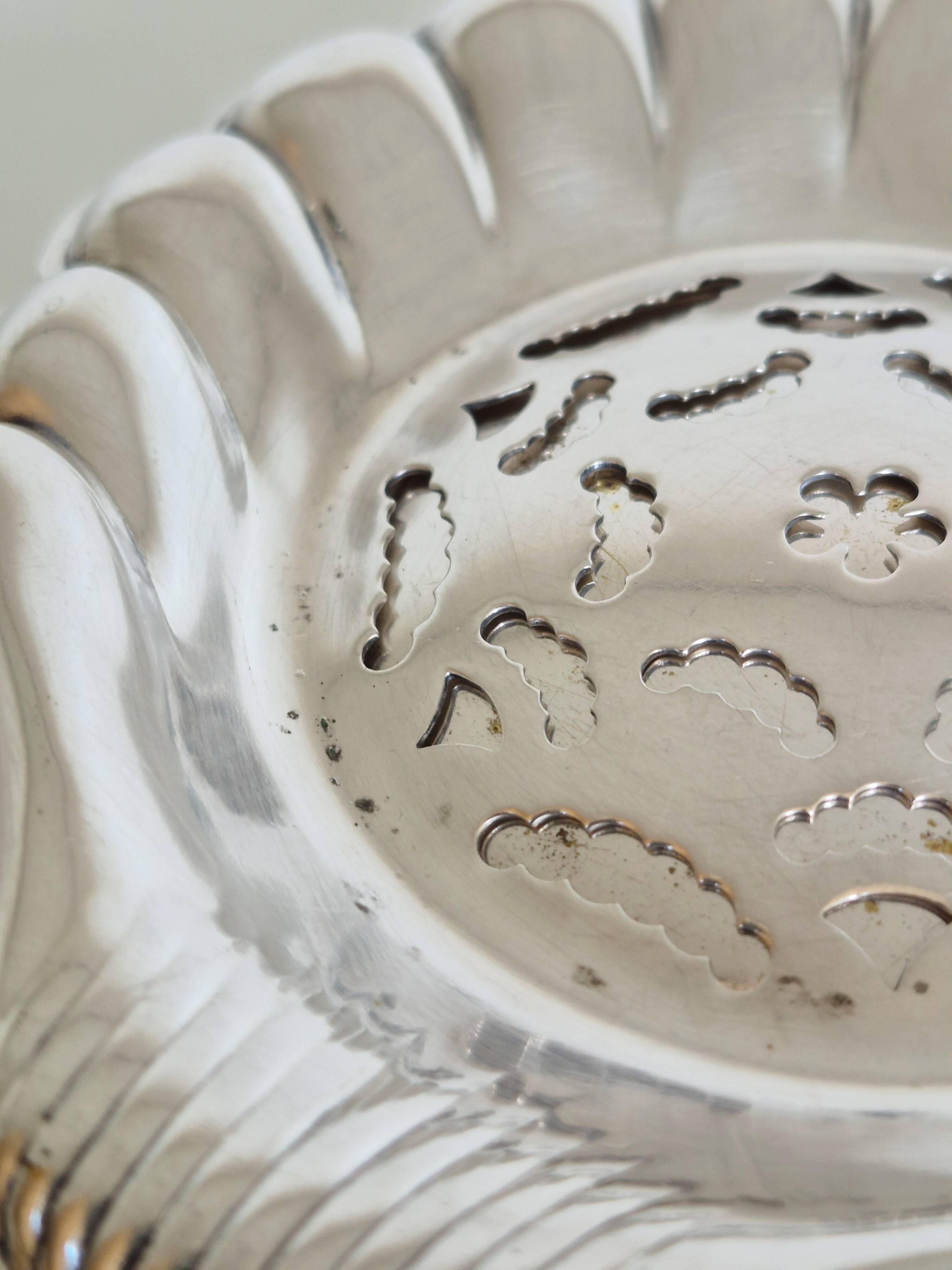 Silver scallop shell butter dish.