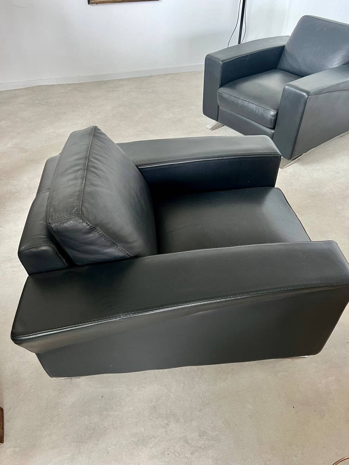 Lot 2 roche bobois designer leather armchairs 80s vintage custom aviator shape