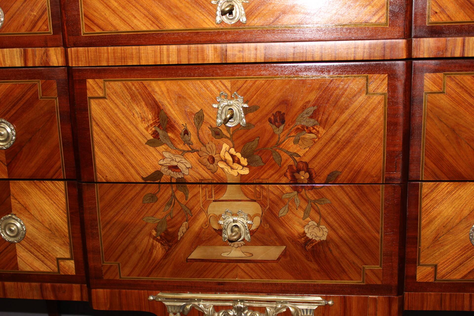 Louis XVI style commode in marquetry from around 1940.