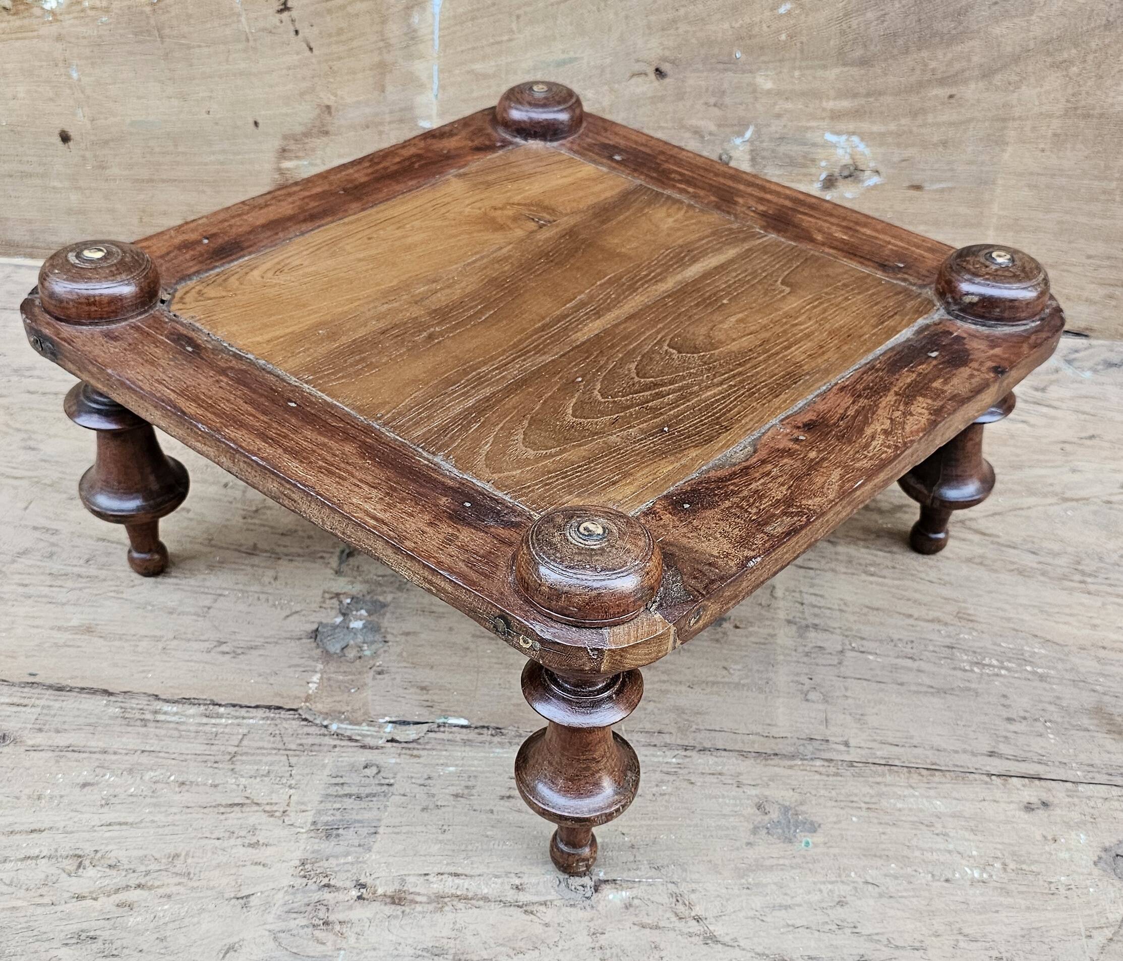 Ancienne table à thé art déco en teck birman