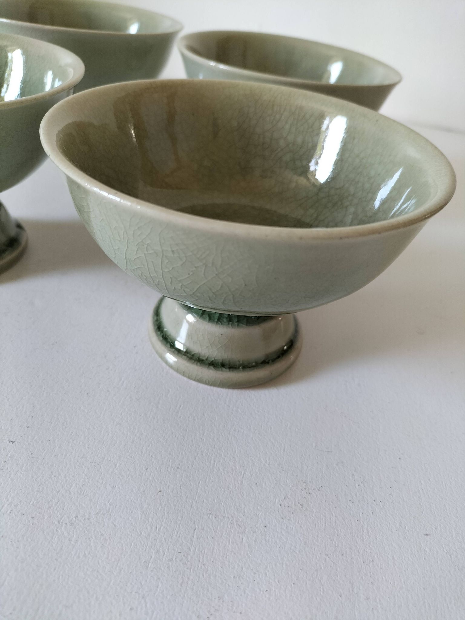 Ensemble 4  coupelles artisanales en céramique – émail céladon & style raku