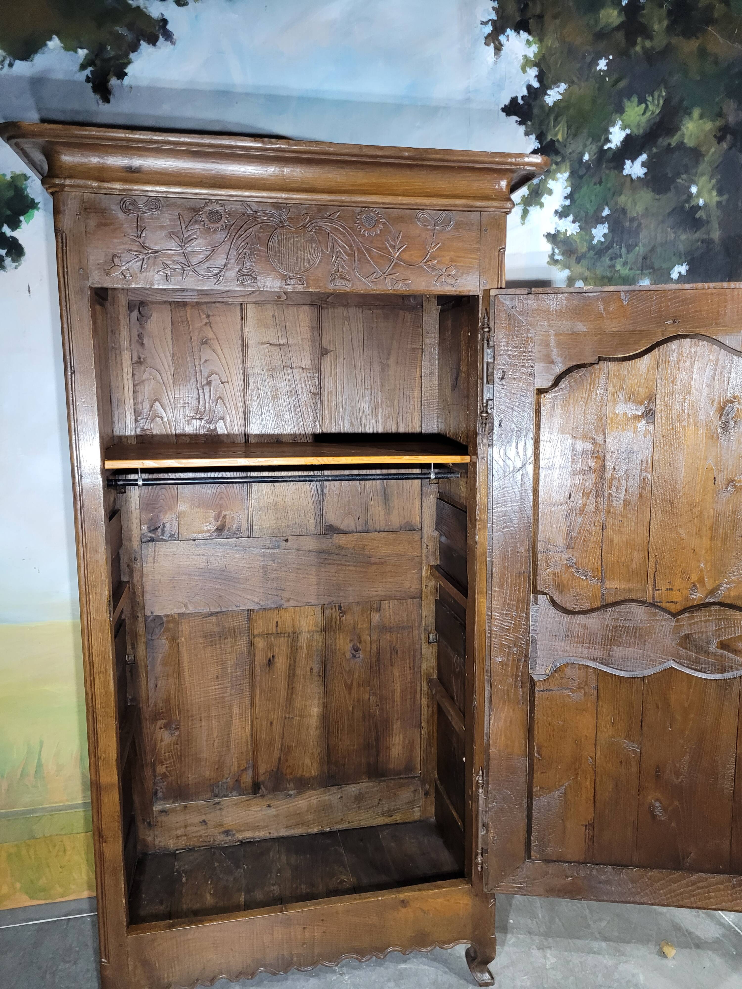 Louis XV oak bonnetière