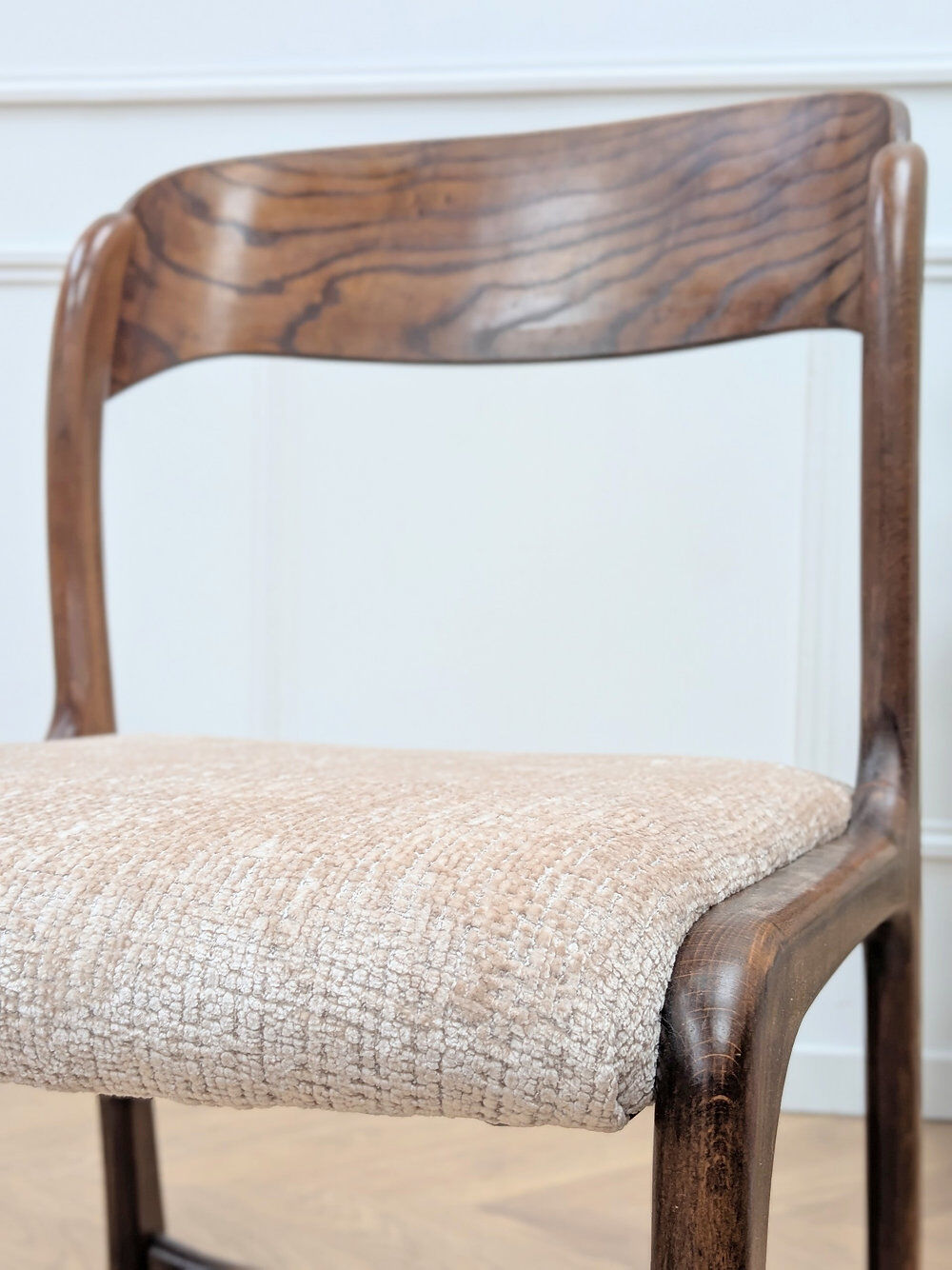 Set of 2 vintage chairs