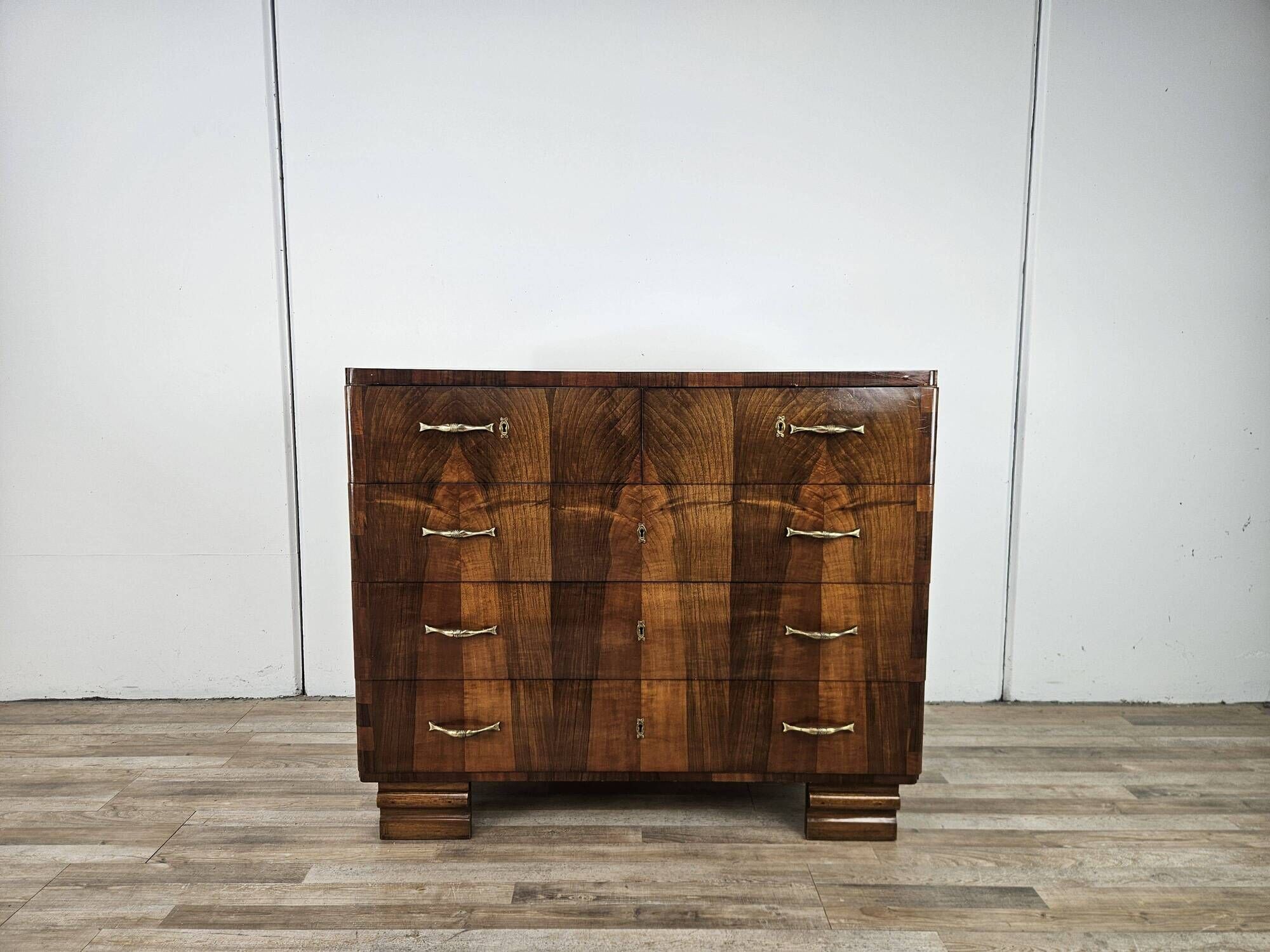 Commode en noyer Art Déco des années 1940 – 5 tiroirs
