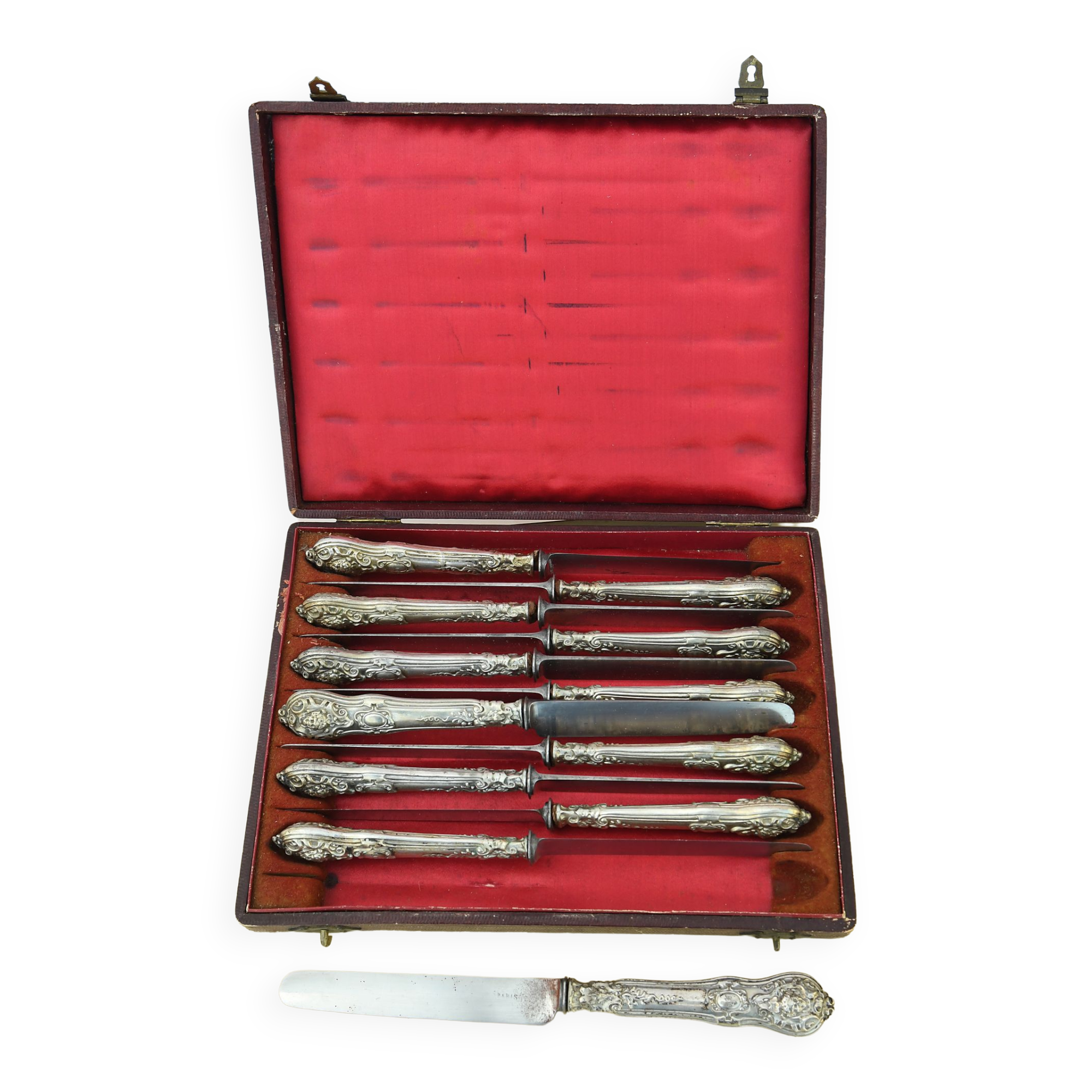 Coffret de 12 couteaux en métal argenté