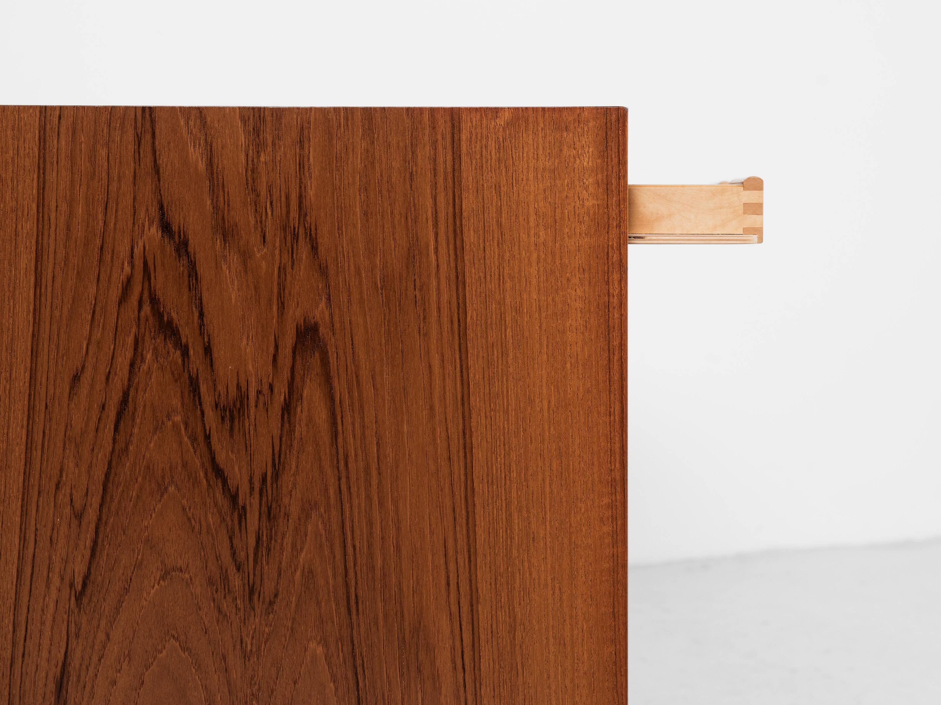 Midcentury Danish lowboard in teak with 2 sliding doors by Hundevad 1960s - 108cm