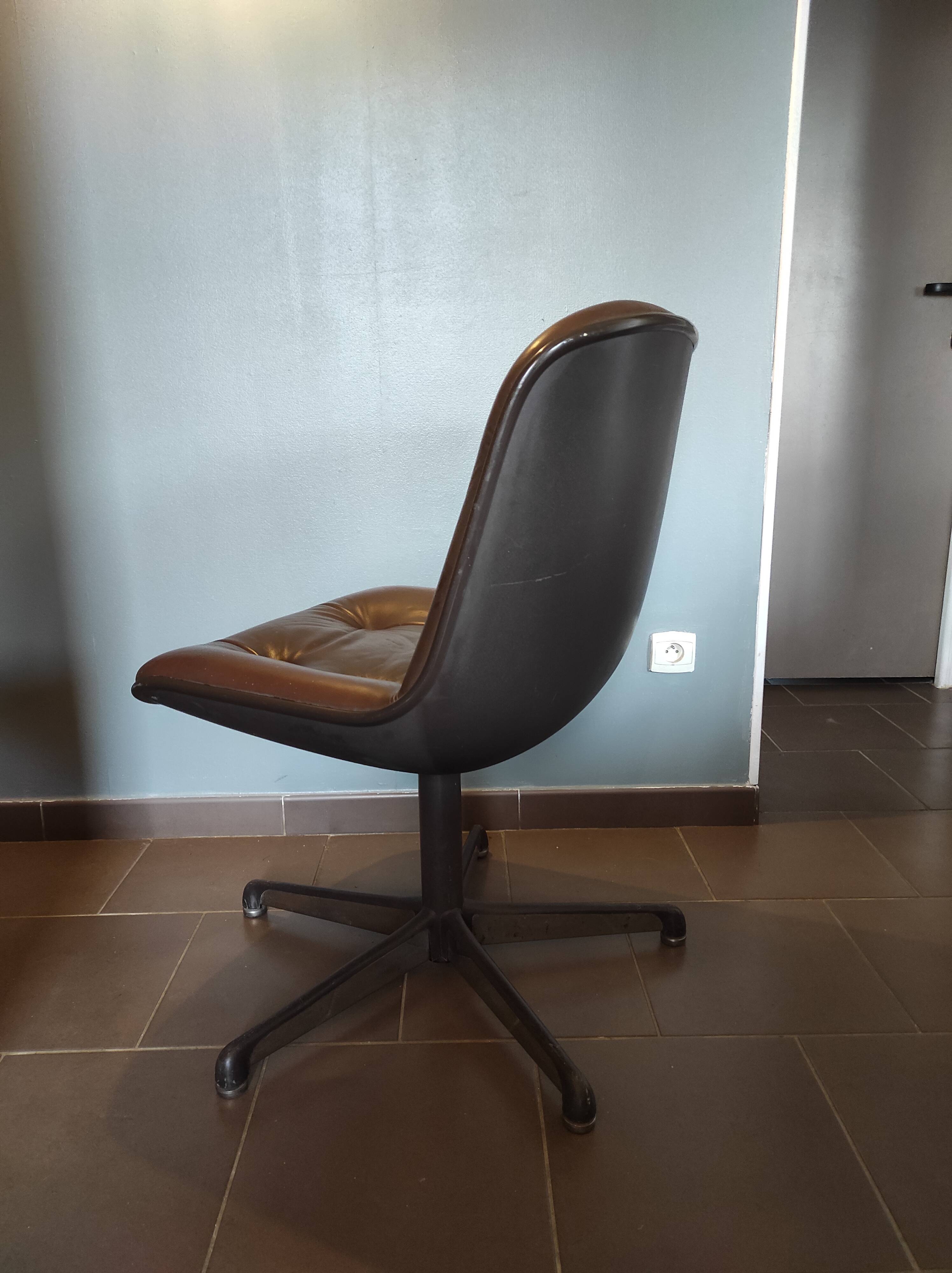 Leather armchair for Comforto