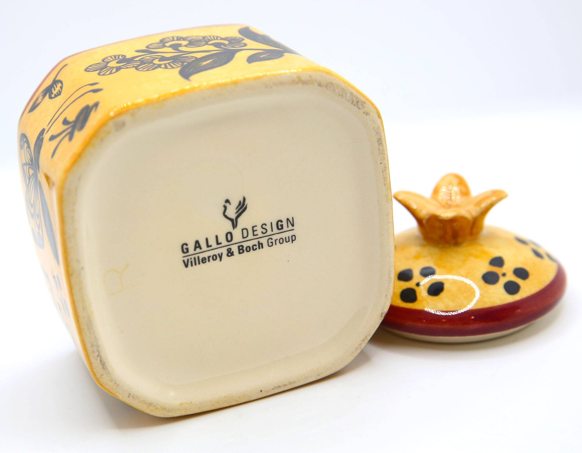 Tropical earthenware box by Gallo Design Villeroy and Boch Group like a sugar bowl