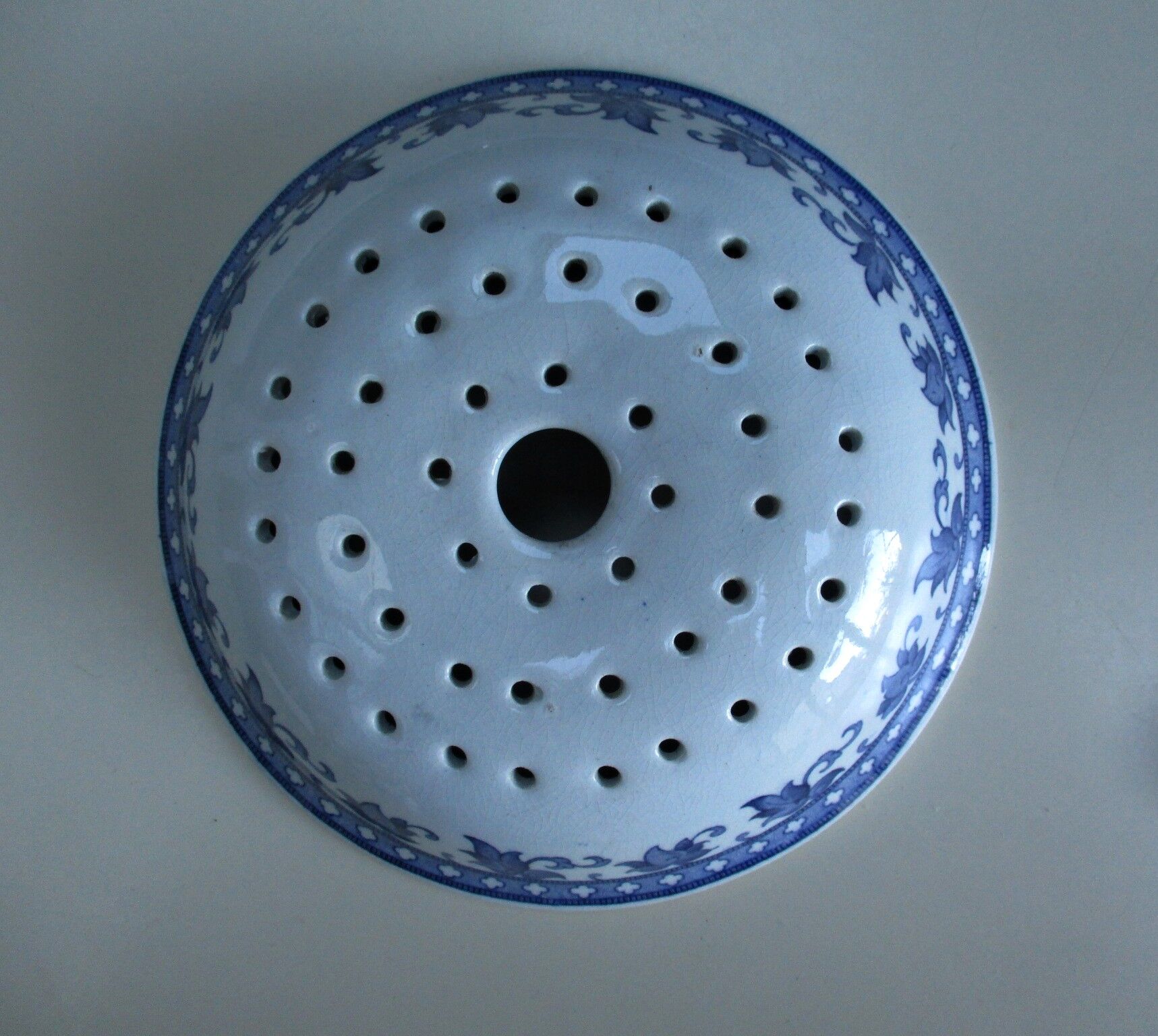 Old ceramic drainer blue décor