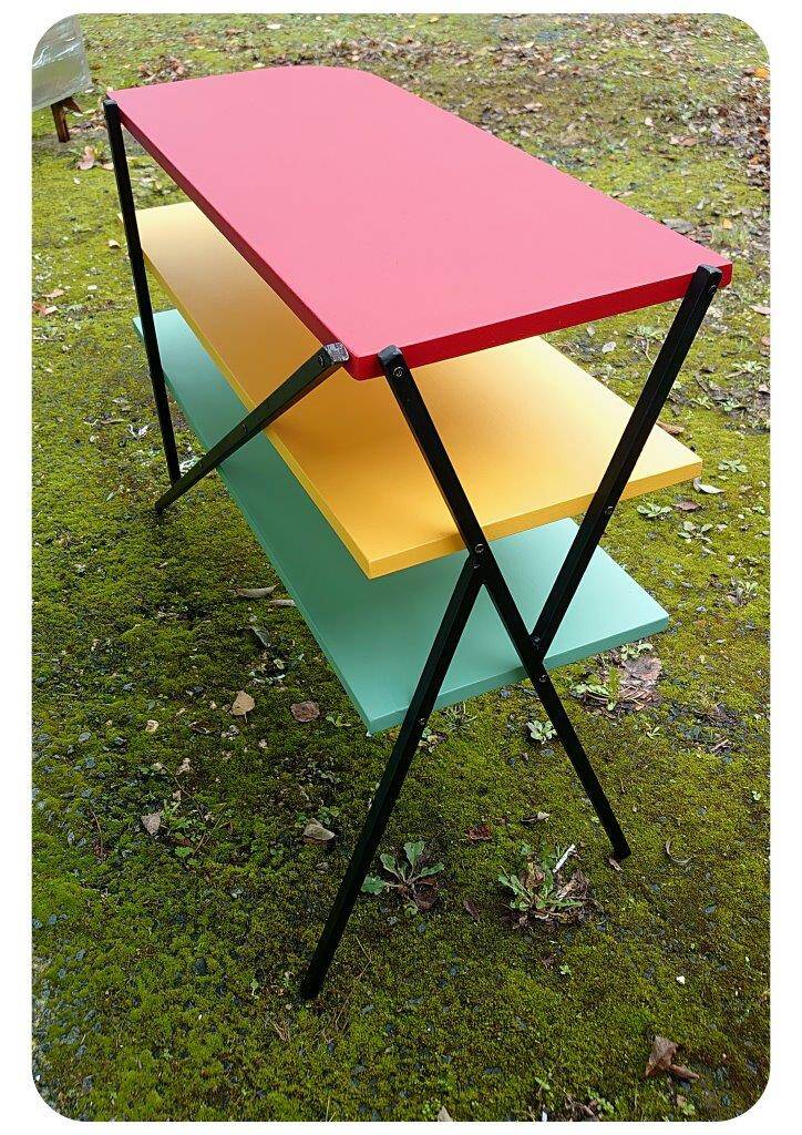 Etagère sur pieds, milieu XXème