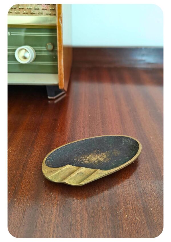 Cendrier elliptique autrichien Hagenauer des années 1950 attribué à Franz Hagenauer