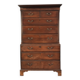 Antique English chest of drawers from the 18th century made of oak