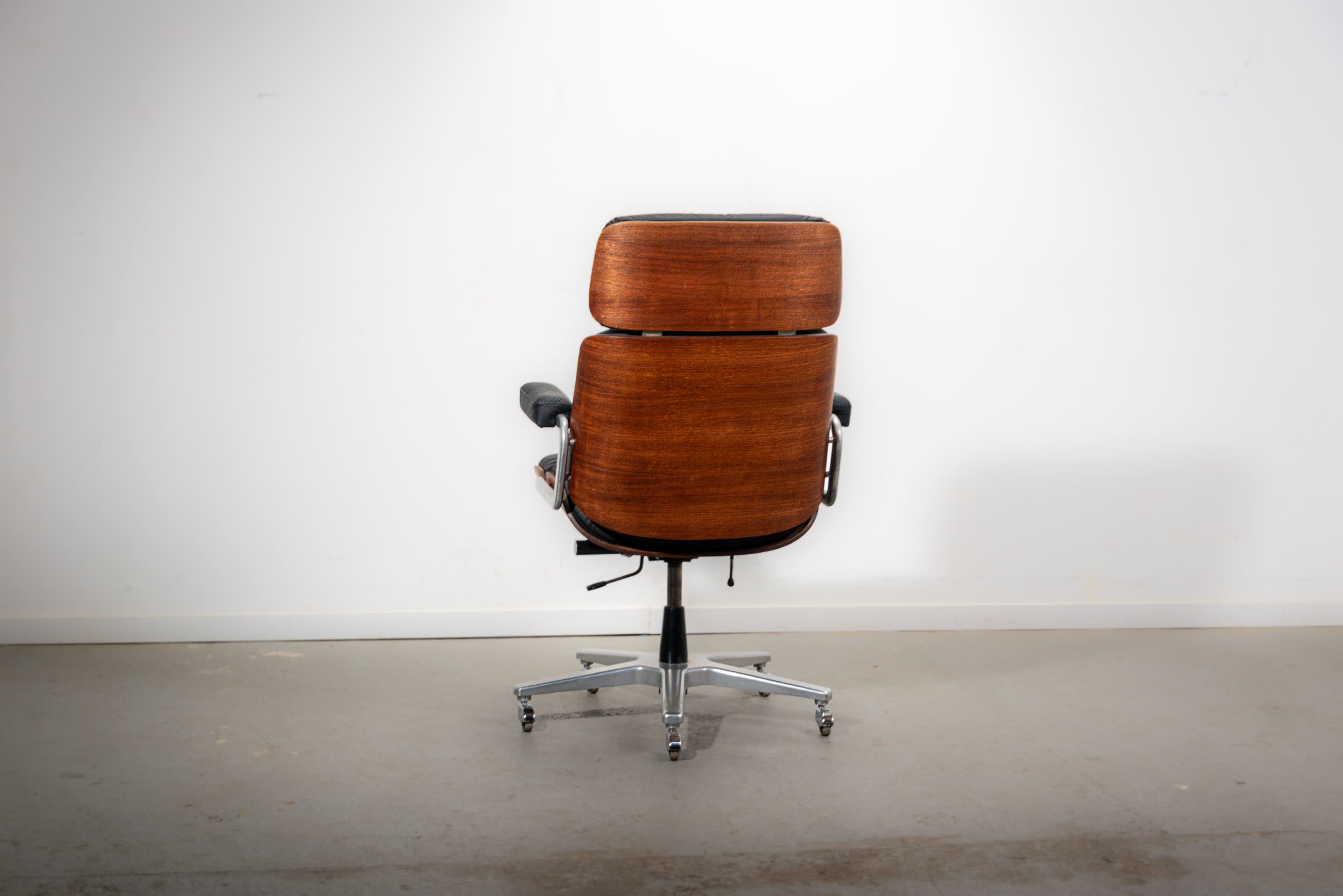 Pasal executive office chair, by Prof. Karl Dittert for Giroflex