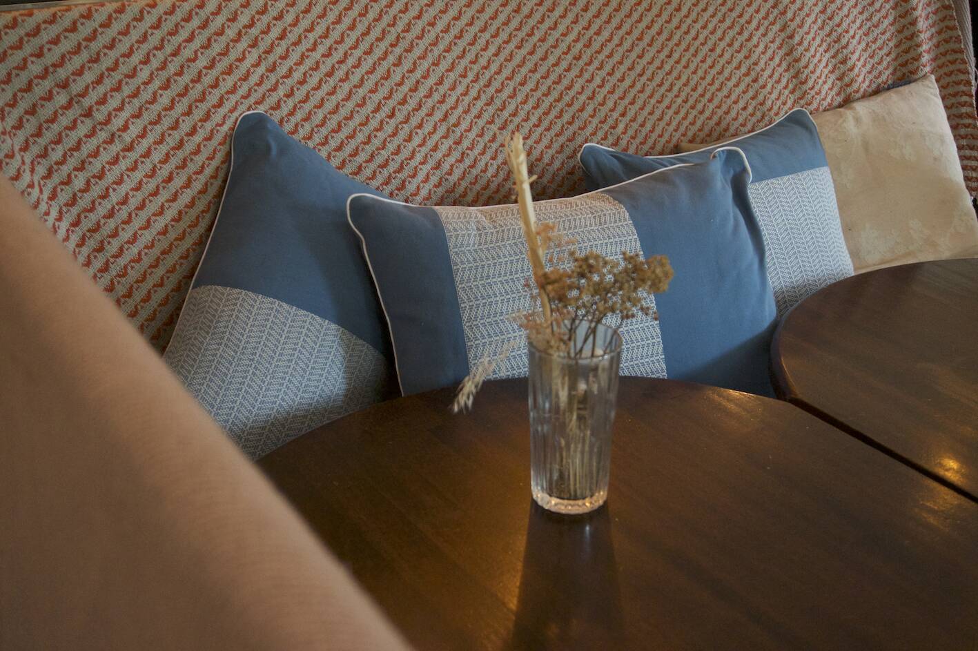 Blue cushion diane - ami h'yut 40x50