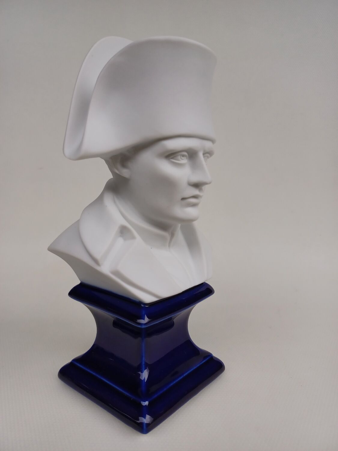 Bust in biscuit and porcelain of Napoleon 1st. mnp, limoges