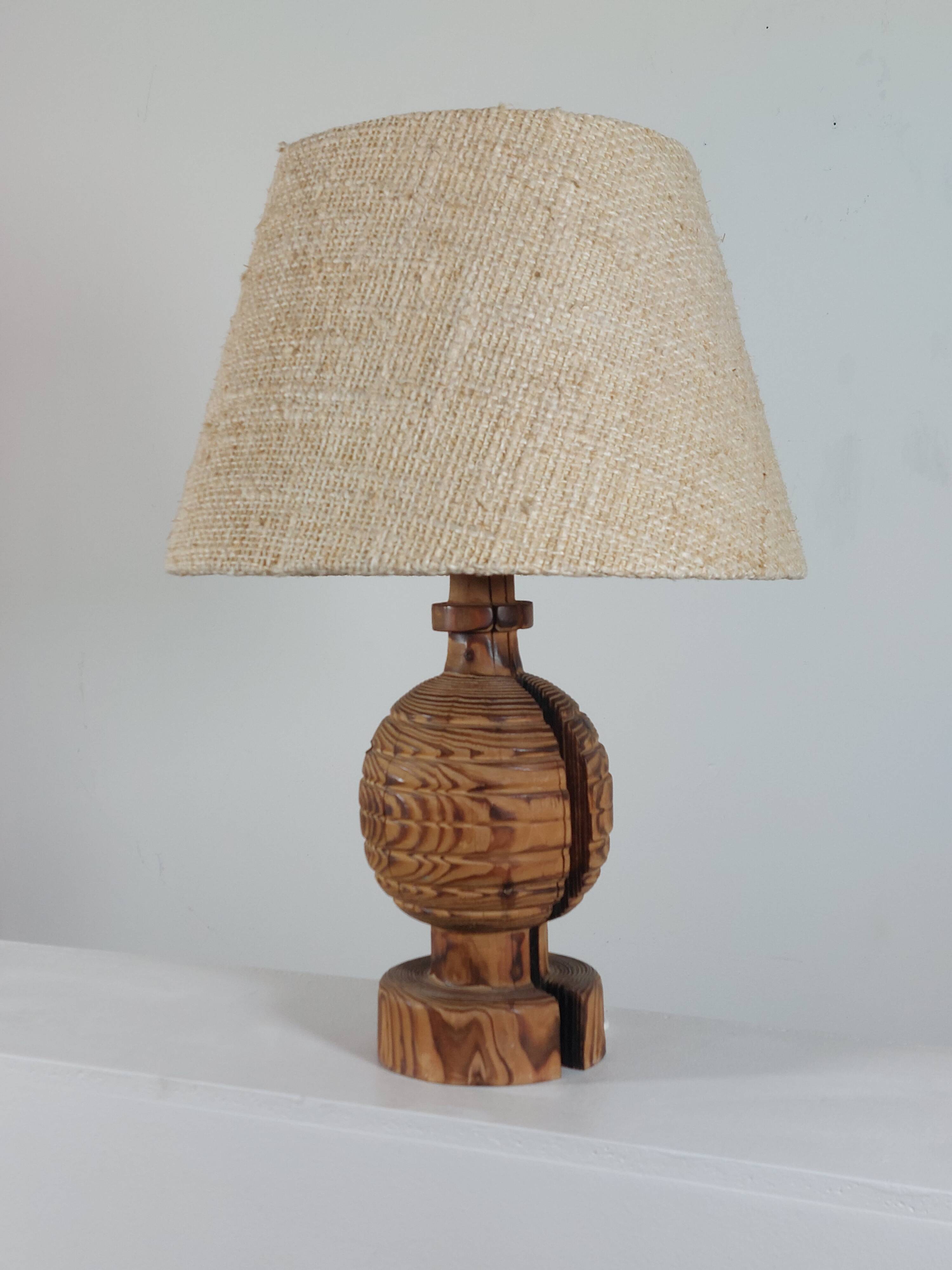 Rare vintage Mid Century brutalist flamed pine table lamp  by Temde
