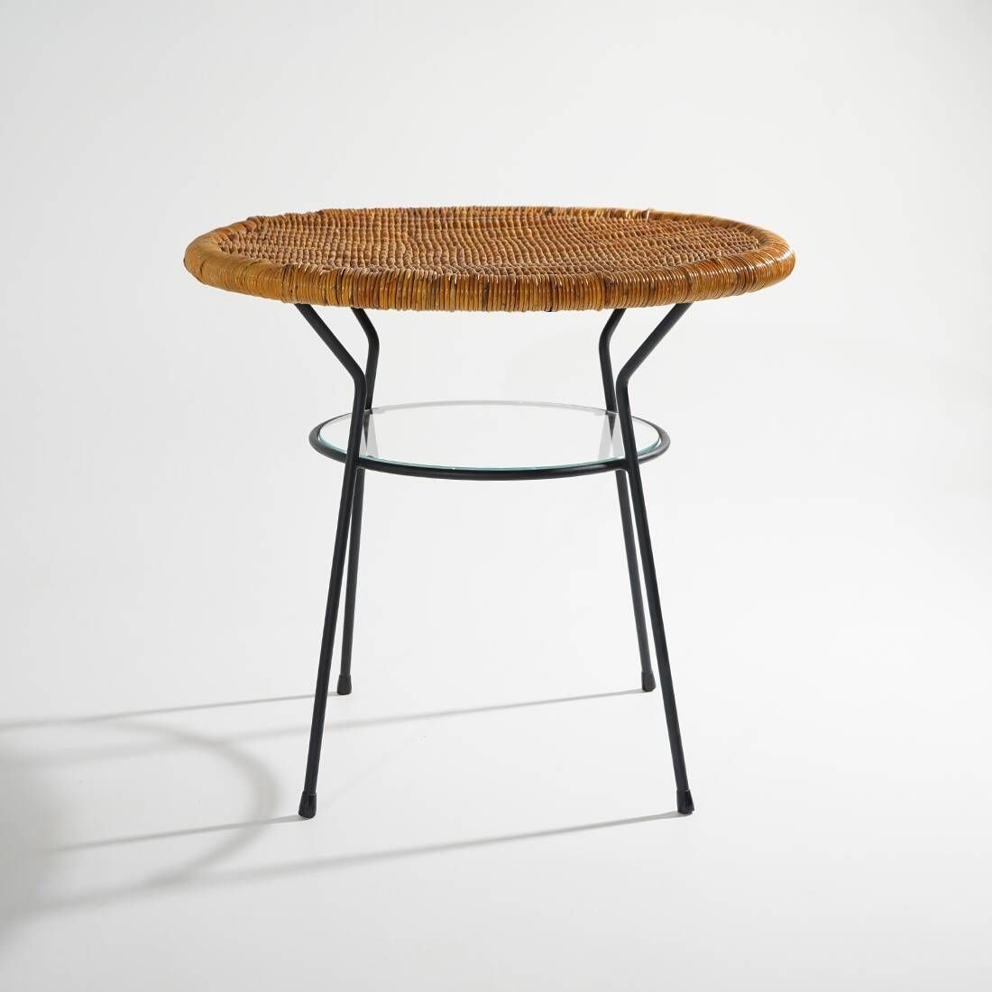 Table basse avec plateau rond en rotin, années 1950