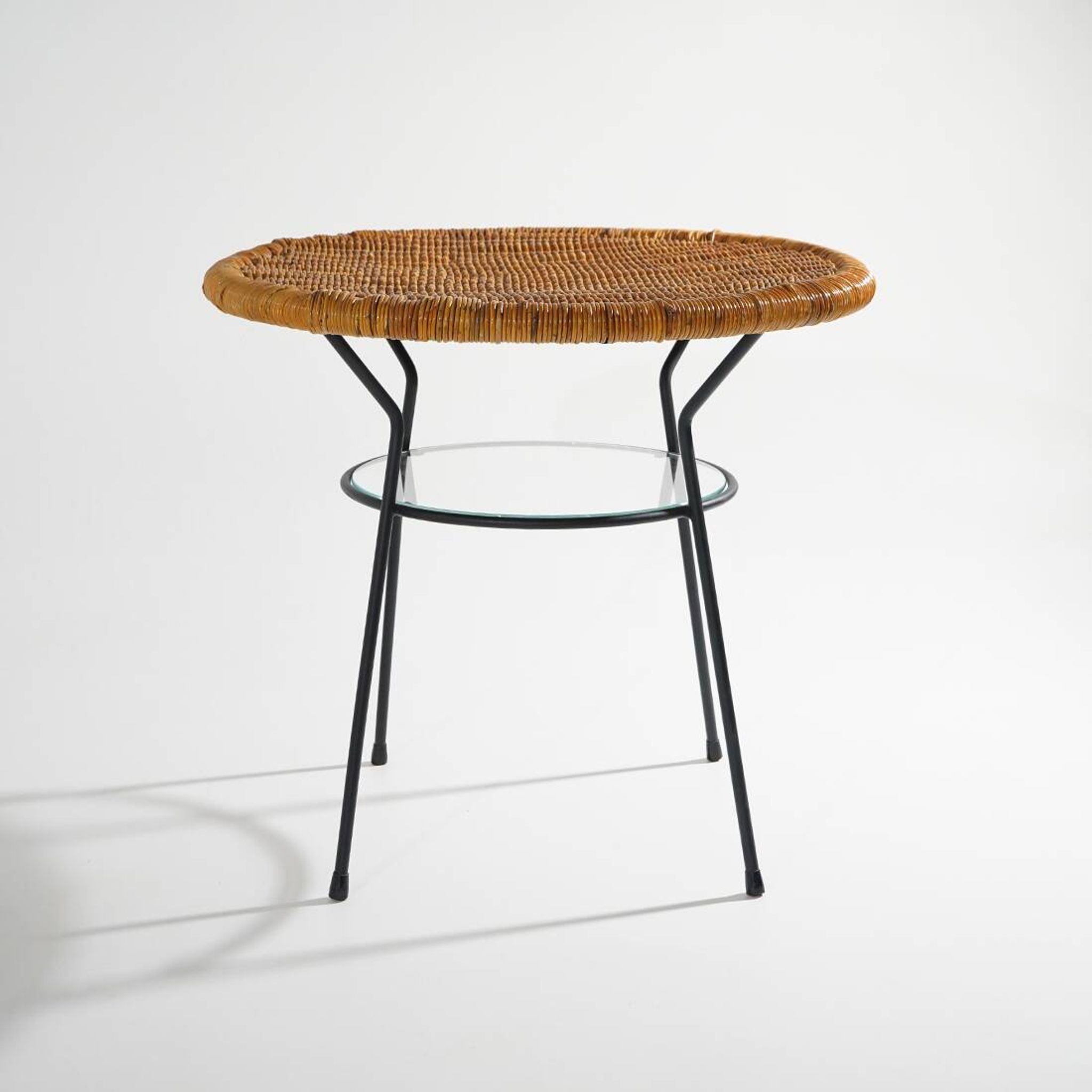 Table basse avec plateau rond en rotin, années 1950