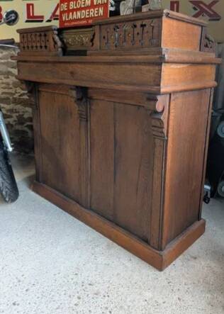 Authentic Old Craft Counter in Solid Oak - Panel Front