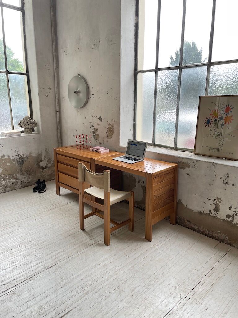 Regain dresser office row