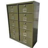 Industrial workshop furniture with 10 khaki flaps