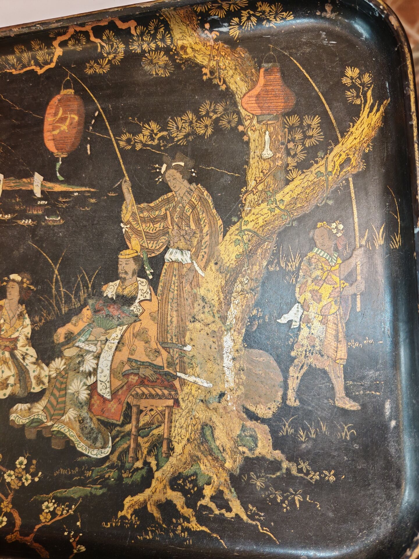 Ancient lacquered plateau