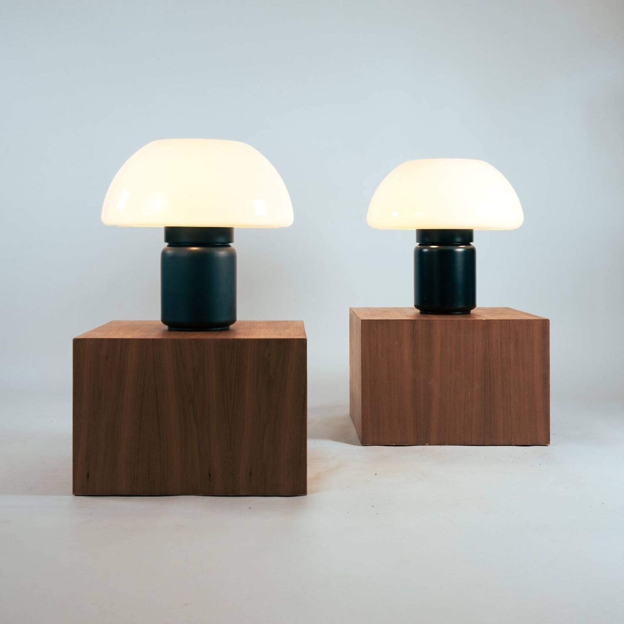 Elio Martinelli 625 mushroom table lamp by Martinelli Luce, Italy, 1960s, 2 available