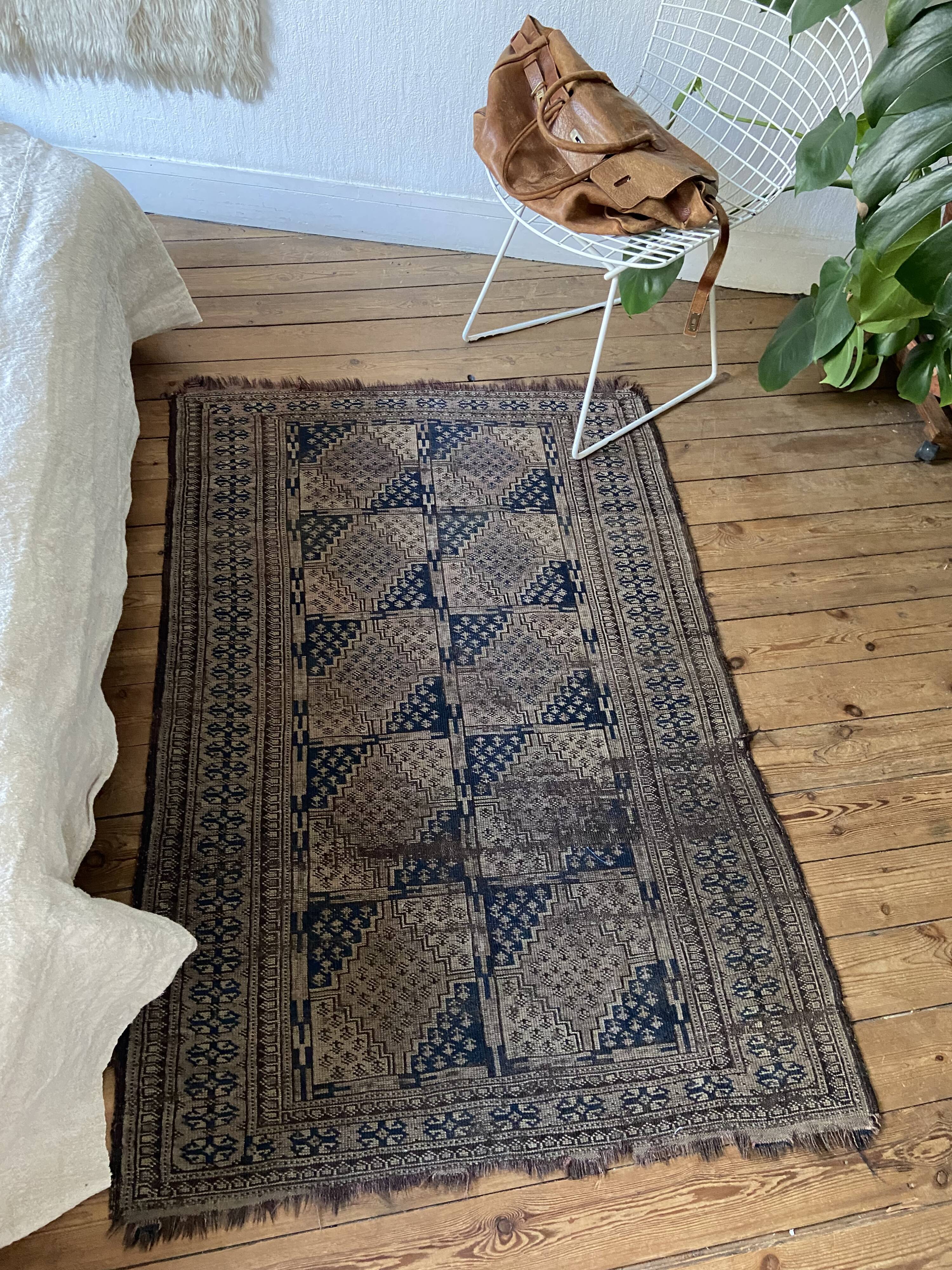 Ancient Persian carpet 150x100cm