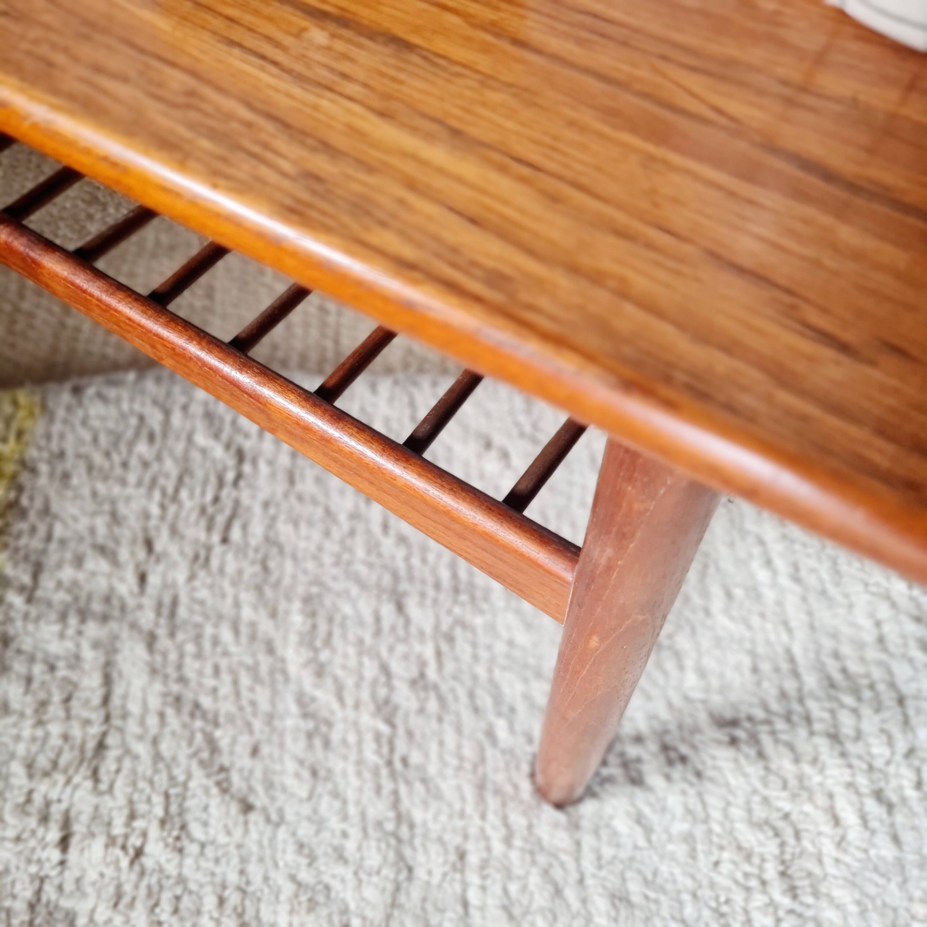 Table basse vintage en teck – Design Danois Mid-Century