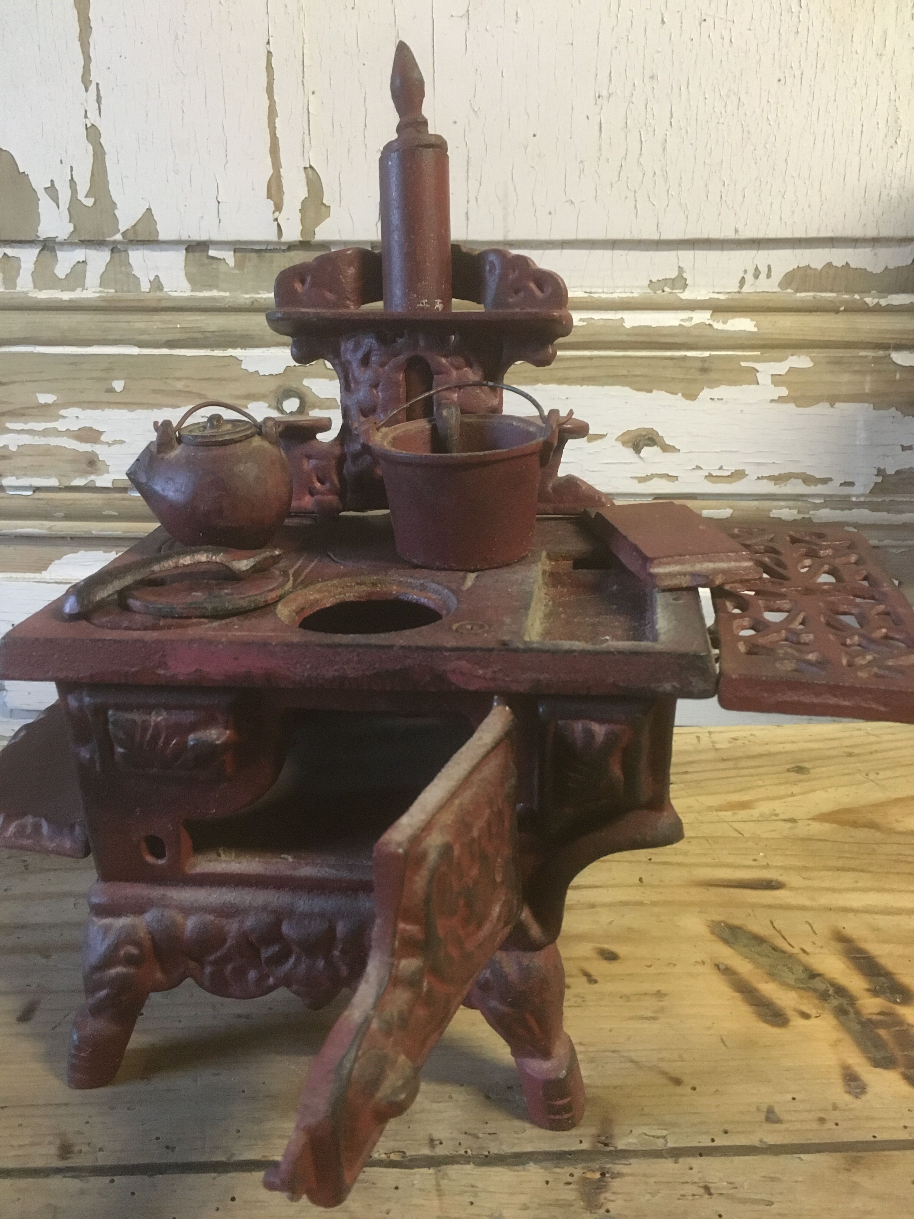 Stove, miniature cast iron stove + utensils
