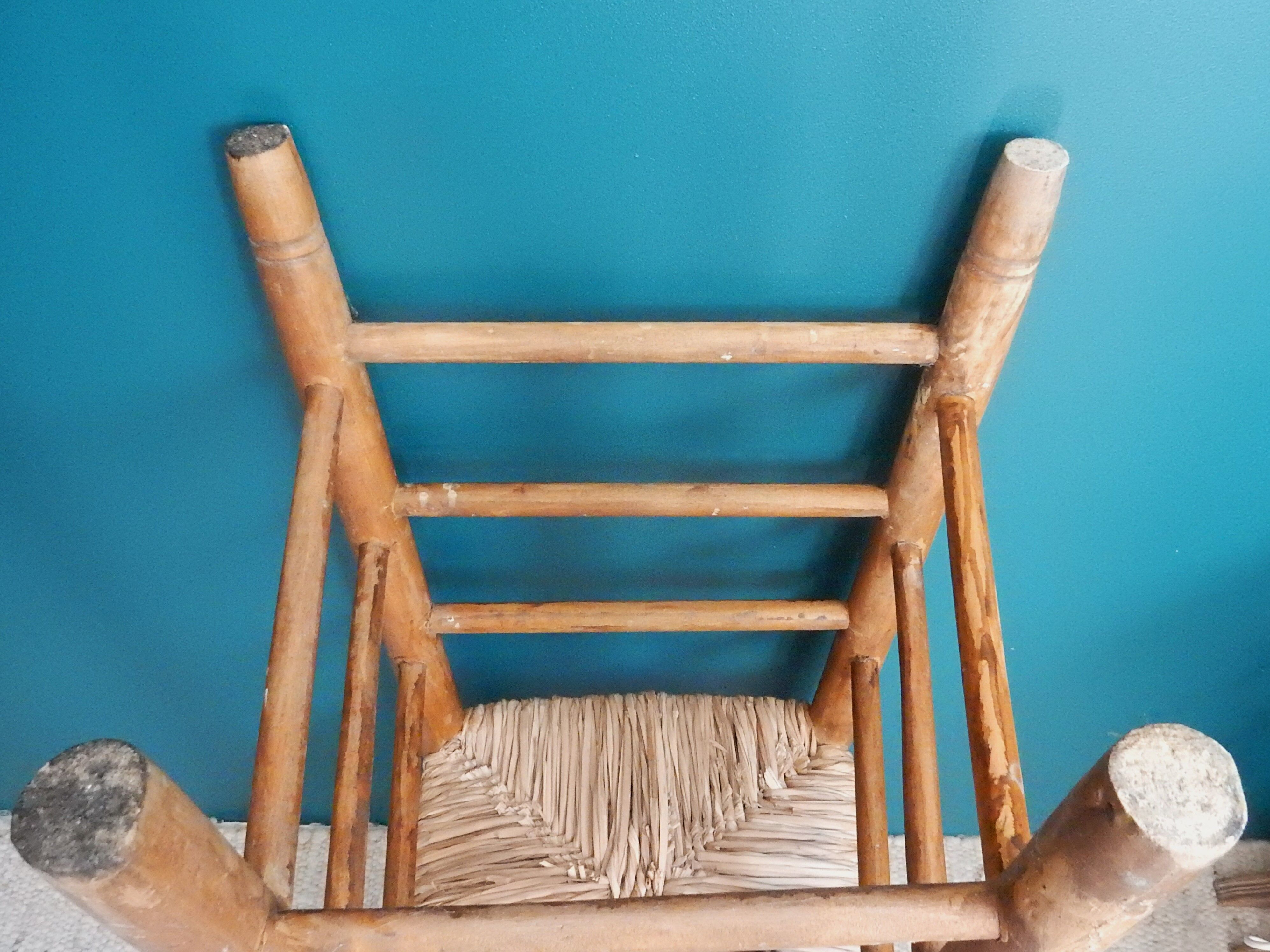 Children's high chair made of wood and straw