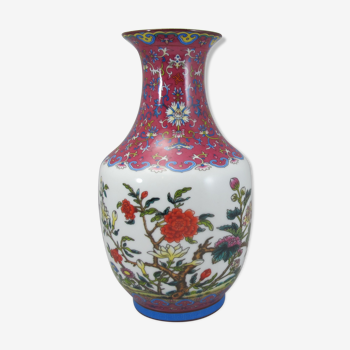 small pink family vase in Chinese porcelain China