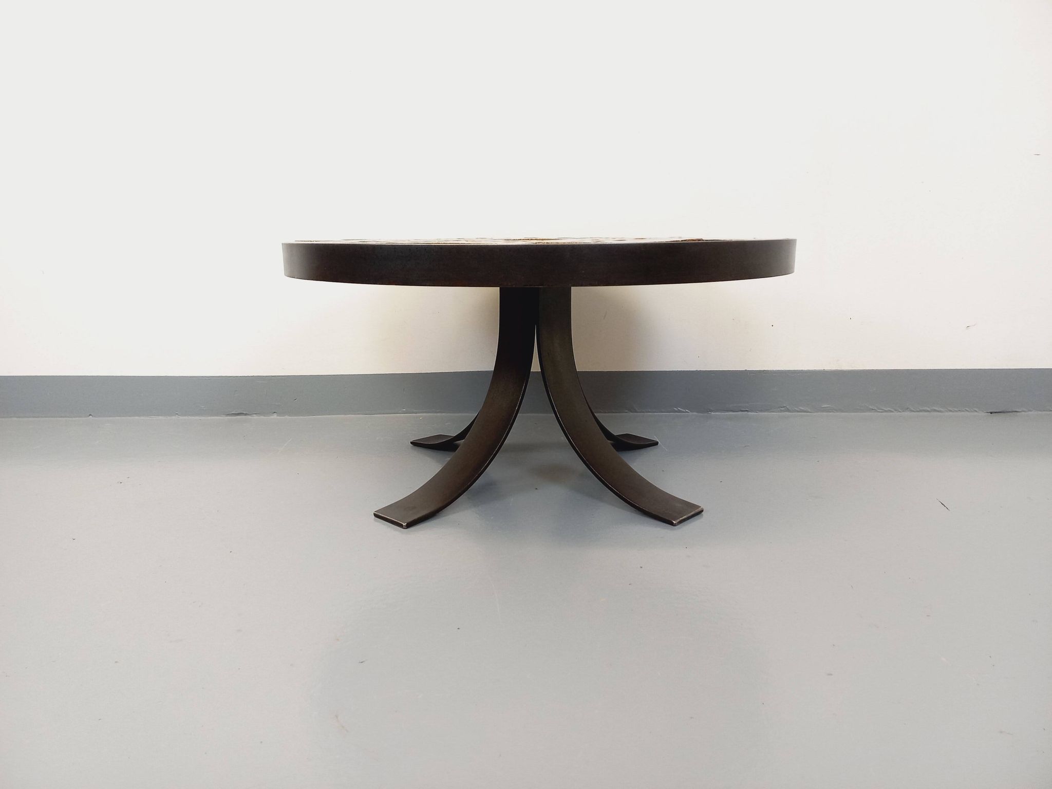 Vintage round coffee table from the 60s 70s by Raymond Corroyez in ceramic