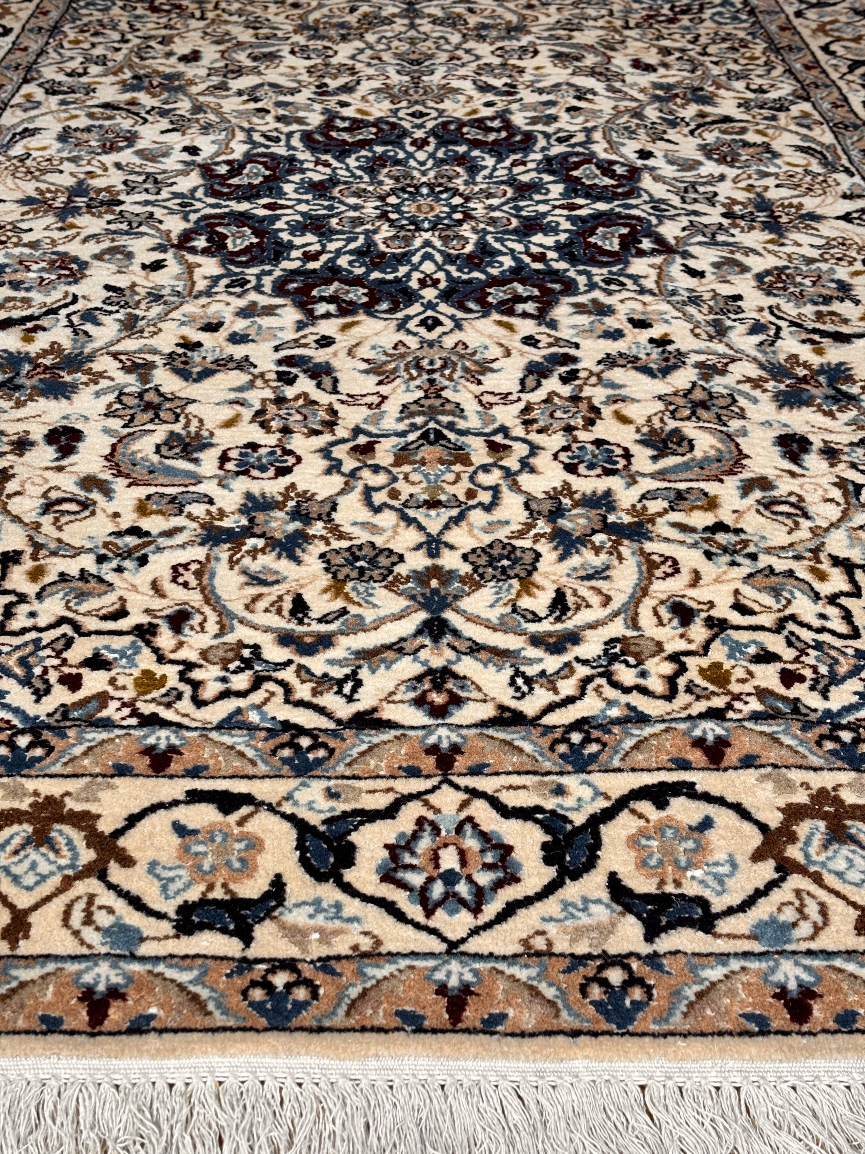 Nain Persian carpet in wool on cotton – 207 x 127 cm