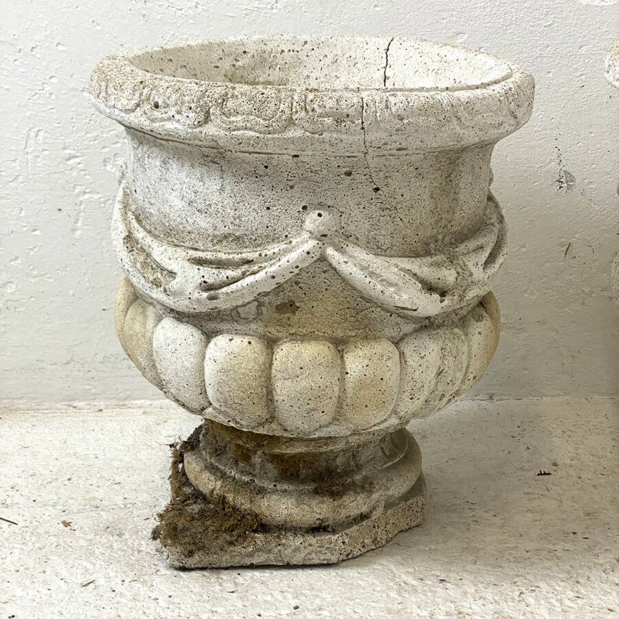 Pair of Médicis vases in reconstituted stone