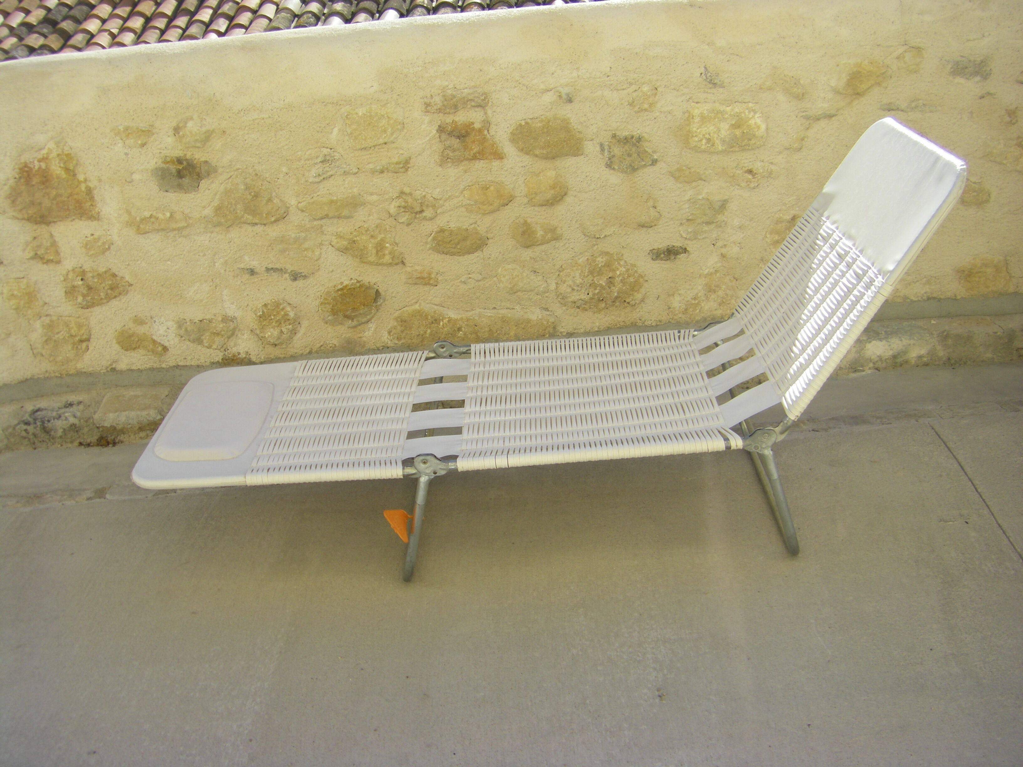 Vintage sunbathing chair