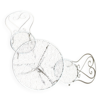 Children's garden furniture in white wrought iron.