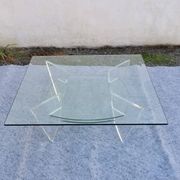 Table basse design années 1980 en verre et perspex (lucite)