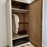 Armoire bonnetière parisienne