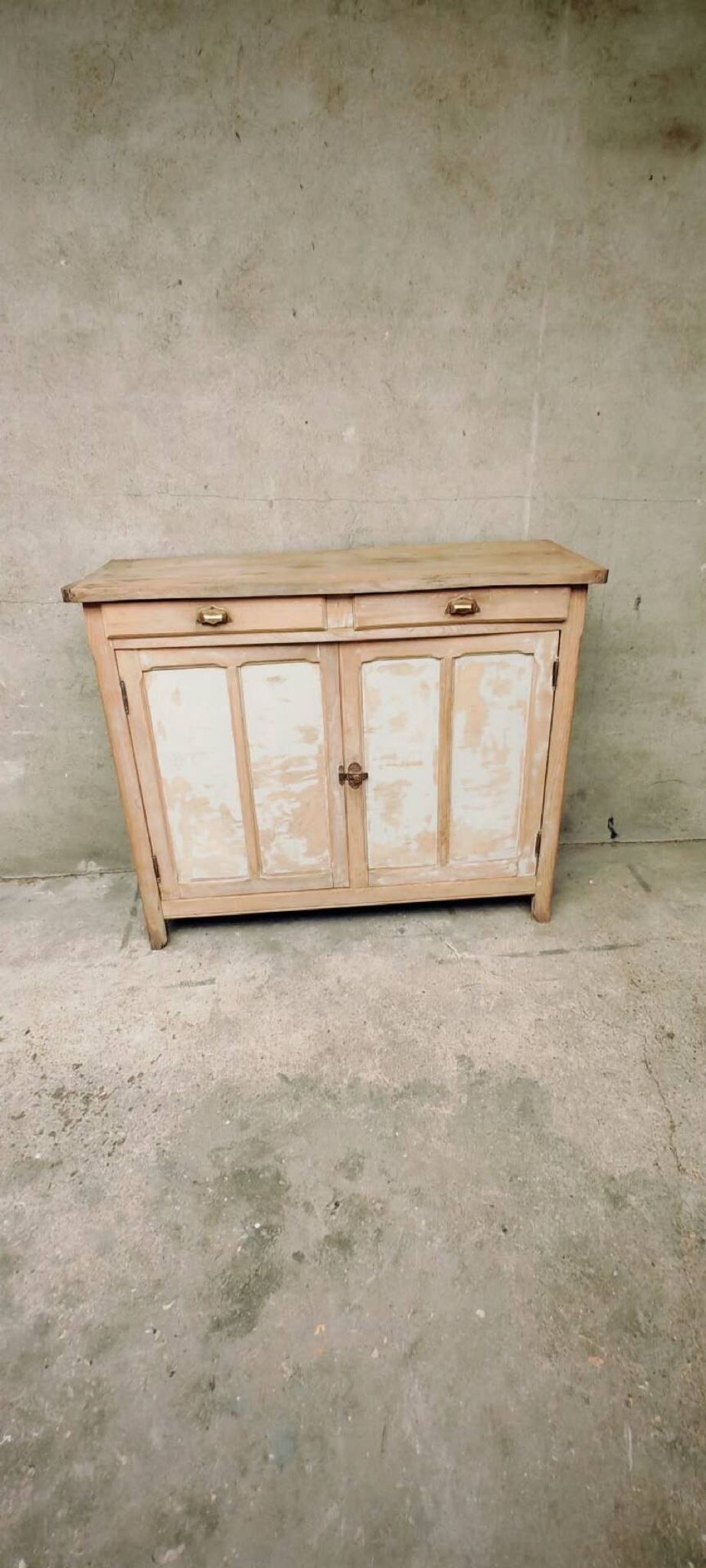 Commode parisienne patinée