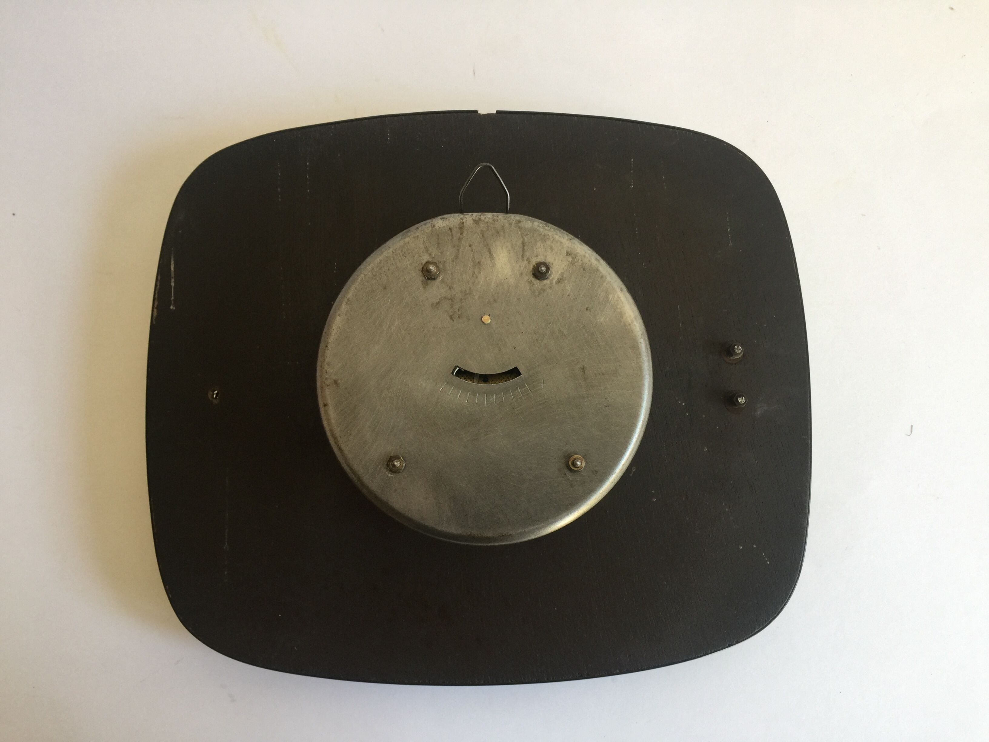 Yellow formica clock pendule